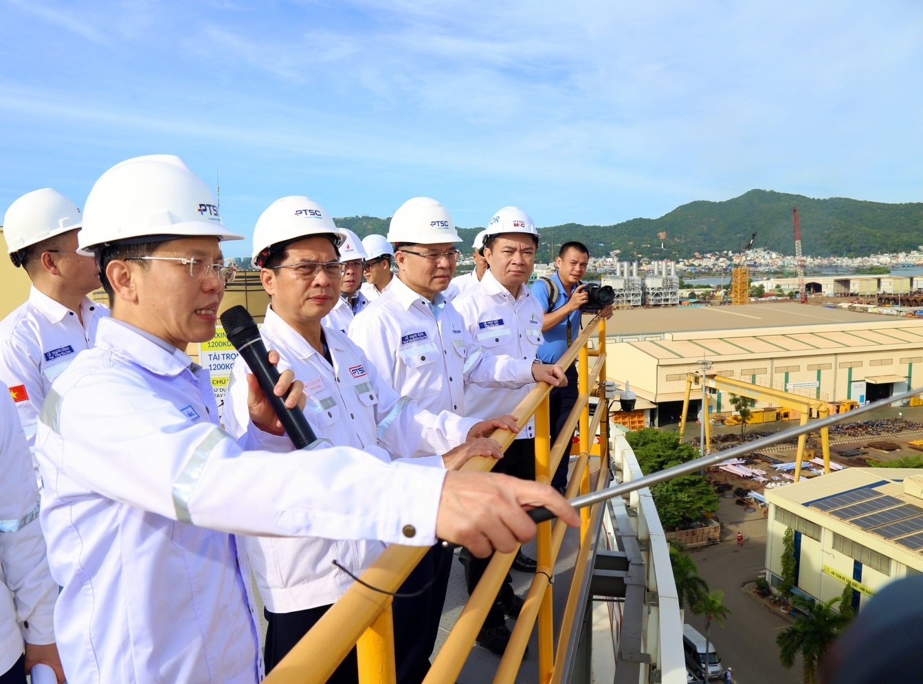 [Chùm ảnh] Phó Thủ tướng Bùi Thanh Sơn thăm và động viên người lao động PTSC