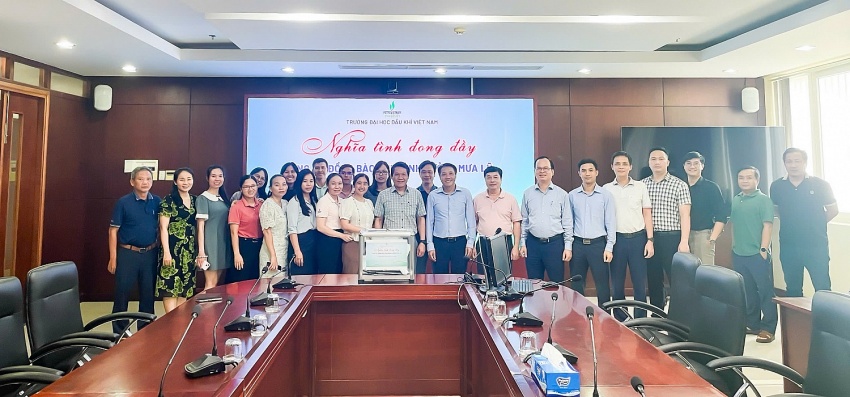 VPI, PVU và PV College chung tay ủng hộ người dân chịu thiệt hại do bão số 3 VPI, PVU và PV College chung tay ủng hộ người dân chịu thiệt hại do bão số 3