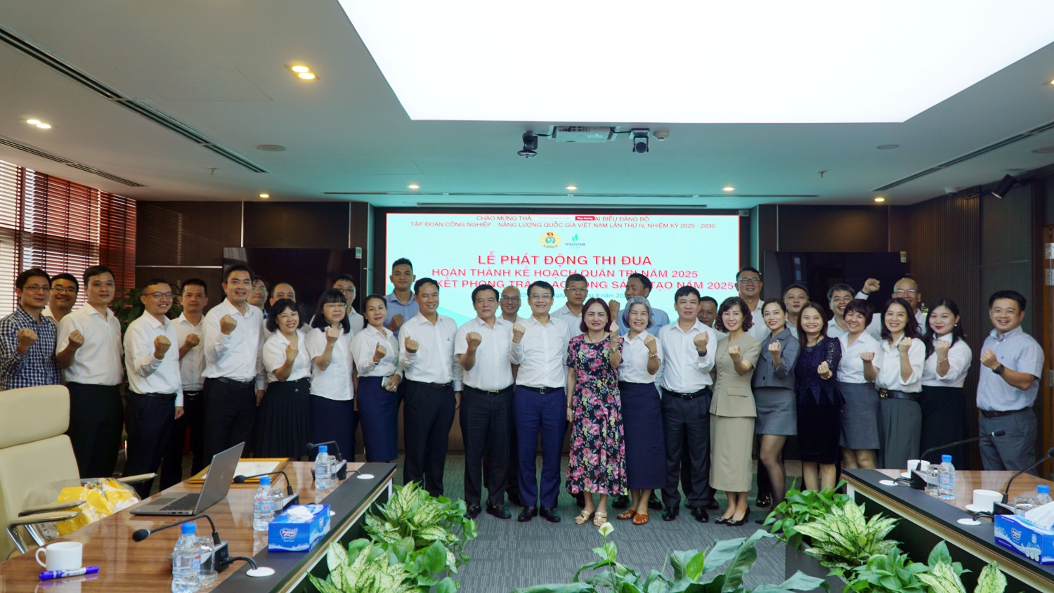 Các đại biểu tham dự buổi lễ