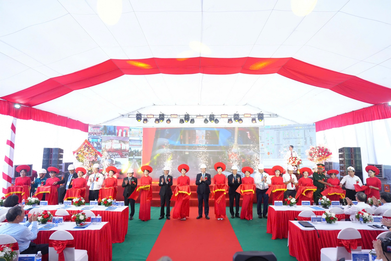 Chính thức hòa lưới điện Tổ máy số 1 Dự án Nhà máy thủy điện Hòa Bình mở rộng