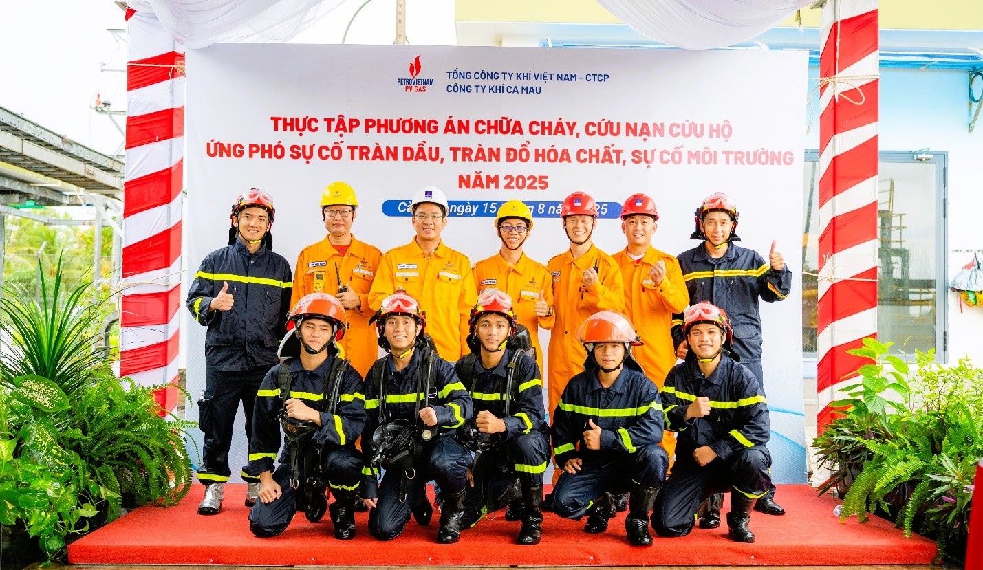 PV GAS CA MAU tổ chức thực tập phương án chữa cháy, cứu nạn cứu hộ, ứng phó sự cố tràn dầu, hóa chất và môi trường năm 2025