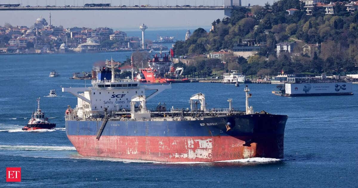 Trung Quốc tranh thủ mua dầu giá rẻ của Nga