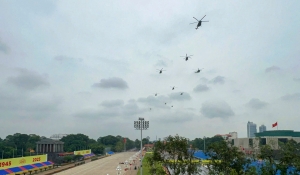 Lực lượng Không quân thực hiện bay huấn luyện trên bầu trời Hà Nội