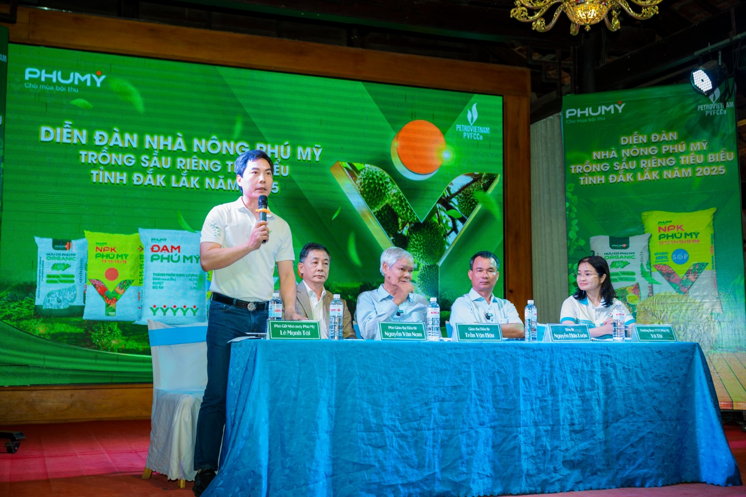 PVFCCo - Phú Mỹ đạt danh hiệu Top 50 công ty niêm yết tốt nhất và Top 25 Thương hiệu dẫn đầu Việt Nam năm 2025  PVFCCo - Phú Mỹ đạt danh hiệu Top 50 công ty niêm yết tốt nhất và Top 25 Thương hiệu dẫn đầu Việt Nam năm 2025