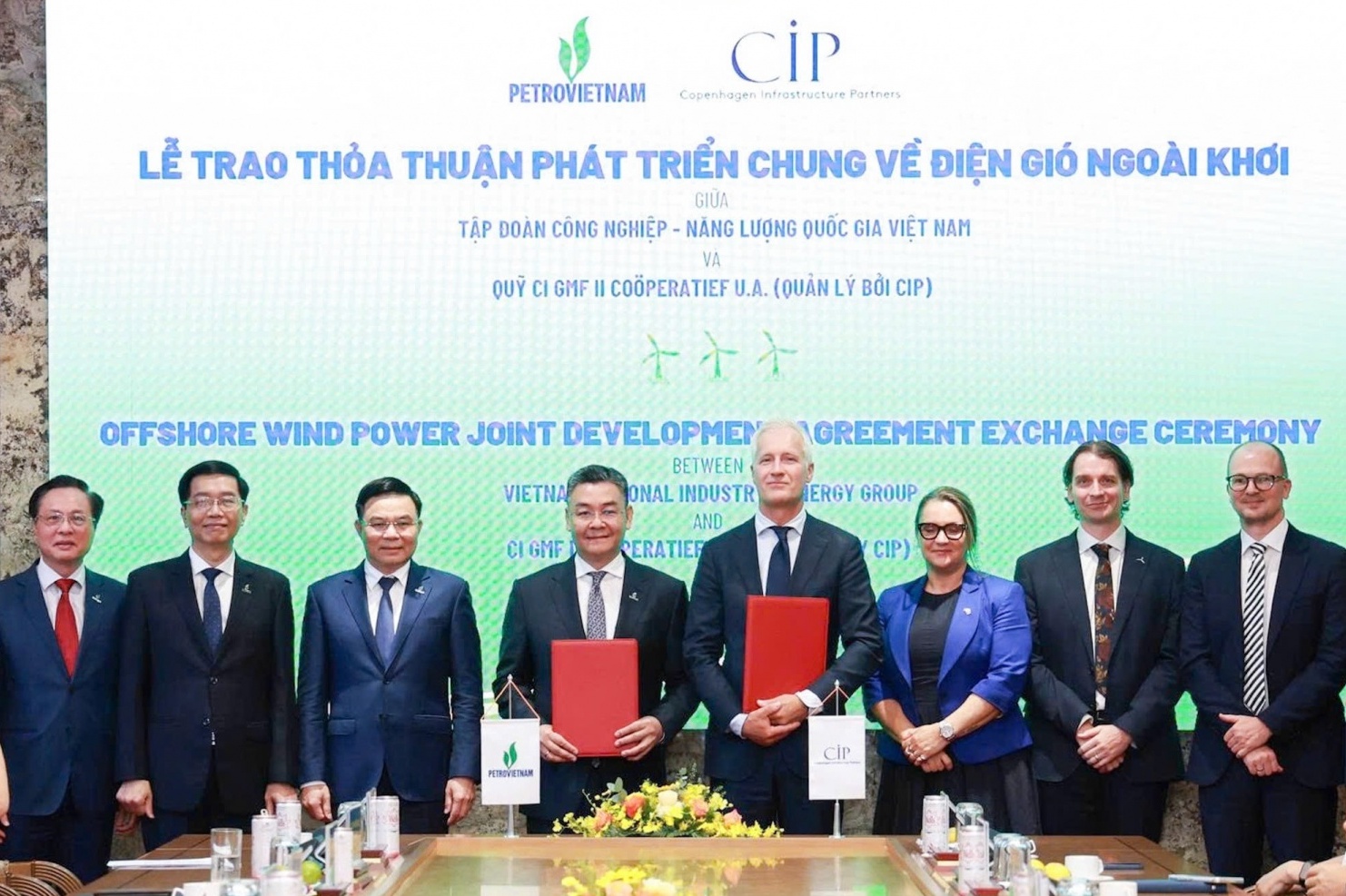 Petrovietnam và CIP trao thỏa thuận phát triển chung về điện gió ngoài khơi