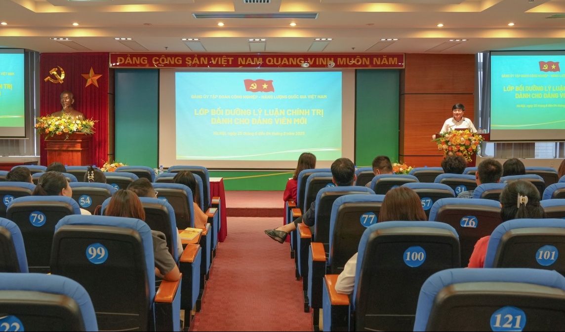 [VIDEO] Petrovietnam khai giảng lớp bồi dưỡng lý luận chính trị cho đảng viên mới tại Hà Nội