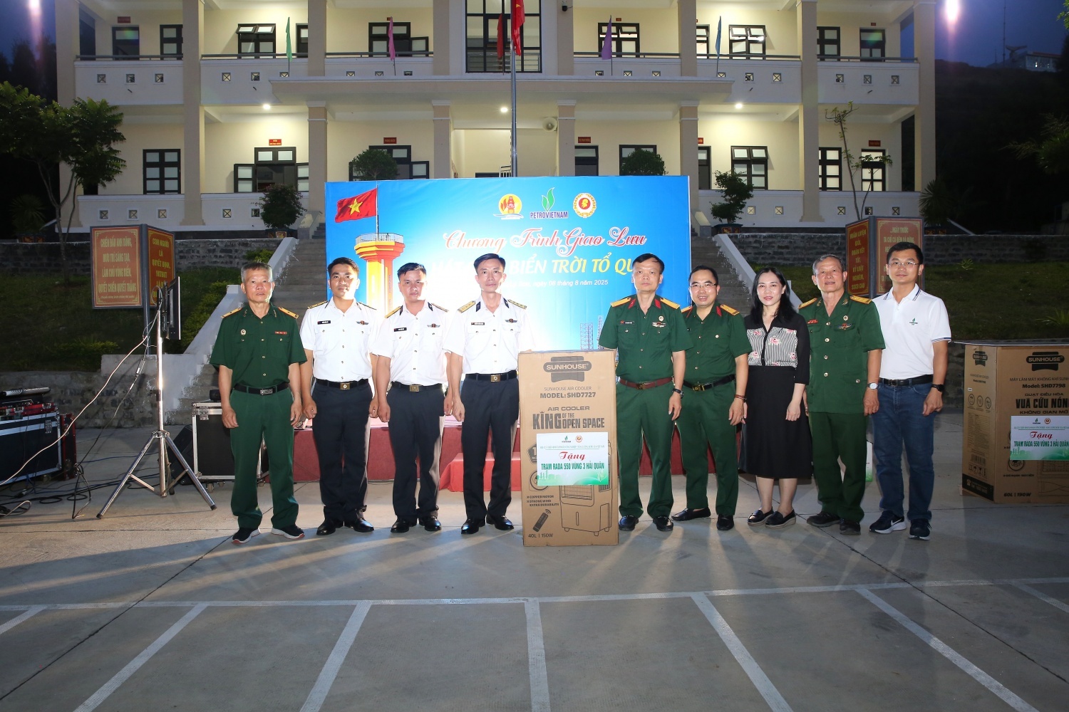 Lan tỏa nghĩa tình Petrovietnam đến biển đảo quê hương