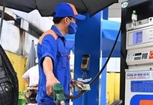 Giá xăng dầu tiếp tục tăng, RON95 vượt 20.300 đồng/lít
