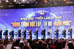 Khai mạc Triển lãm thành tựu đất nước 80 năm