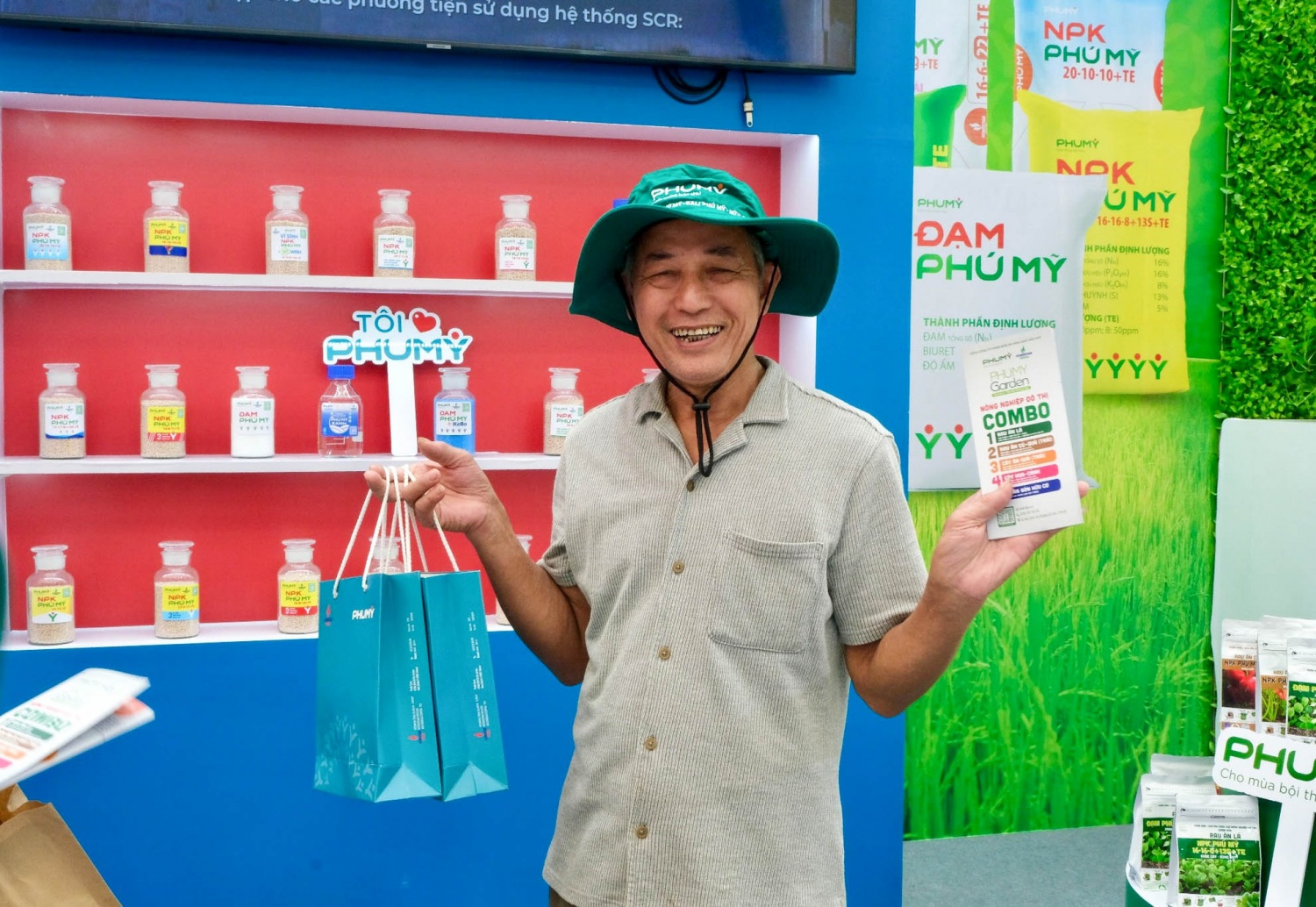 Gian hàng Phú Mỹ – PVFCCo thu hút khách tham quan tại Triển lãm thành tựu đất nước Gian hàng Phú Mỹ – PVFCCo thu hút khách tham quan tại Triển lãm thành tựu đất nước