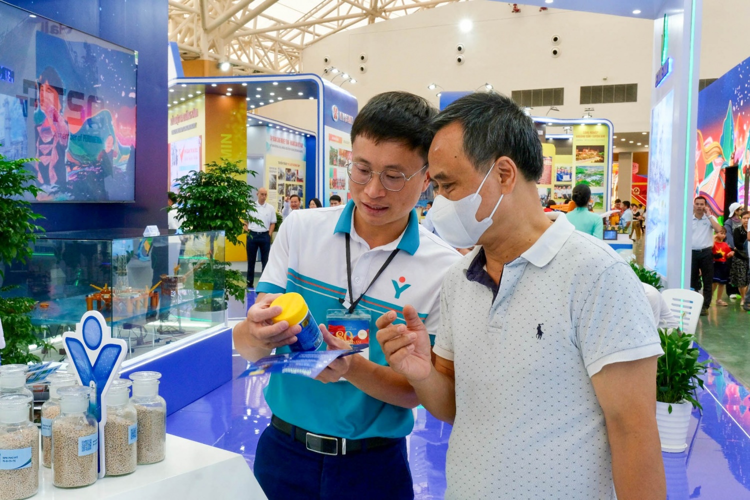 Gian hàng Phú Mỹ – PVFCCo thu hút khách tham quan tại Triển lãm thành tựu đất nước Gian hàng Phú Mỹ – PVFCCo thu hút khách tham quan tại Triển lãm thành tựu đất nước