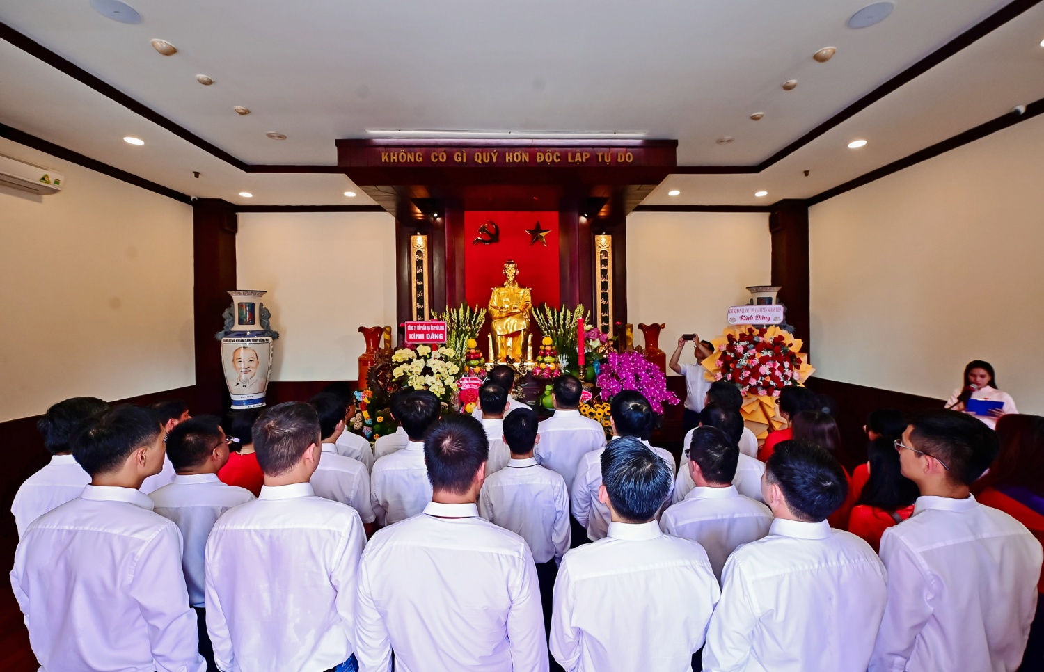 Chi bộ PVPMB tổ chức sinh hoạt chính trị chuyên đề và kết nạp đảng viên mới