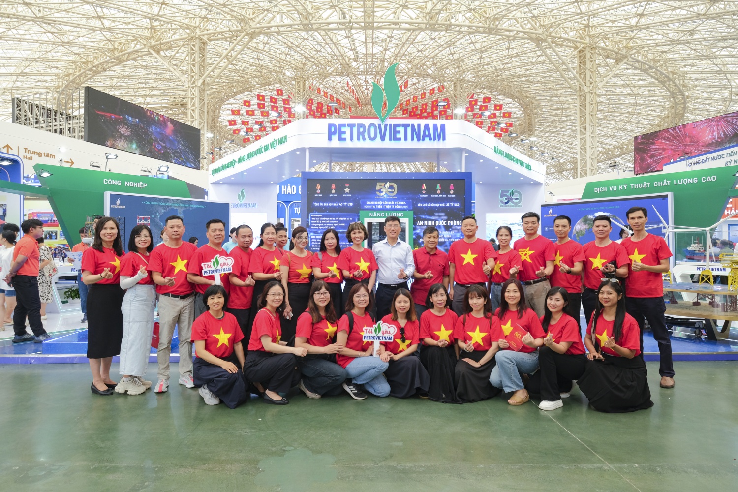 Chi bộ 1 thuộc Đảng bộ Nghiên cứu Khoa học và Đào tạo tham quan Triển lãm Thành tựu đất nước Chi bộ 1 thuộc Đảng bộ Nghiên cứu Khoa học và Đào tạo tham quan Triển lãm Thành tựu đất nước