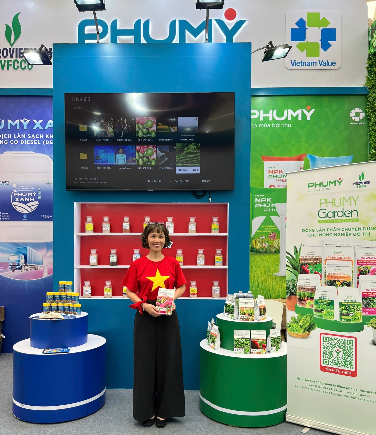 Chi bộ 1 thuộc Đảng bộ Nghiên cứu Khoa học và Đào tạo tham quan Triển lãm Thành tựu đất nước Chi bộ 1 thuộc Đảng bộ Nghiên cứu Khoa học và Đào tạo tham quan Triển lãm Thành tựu đất nước