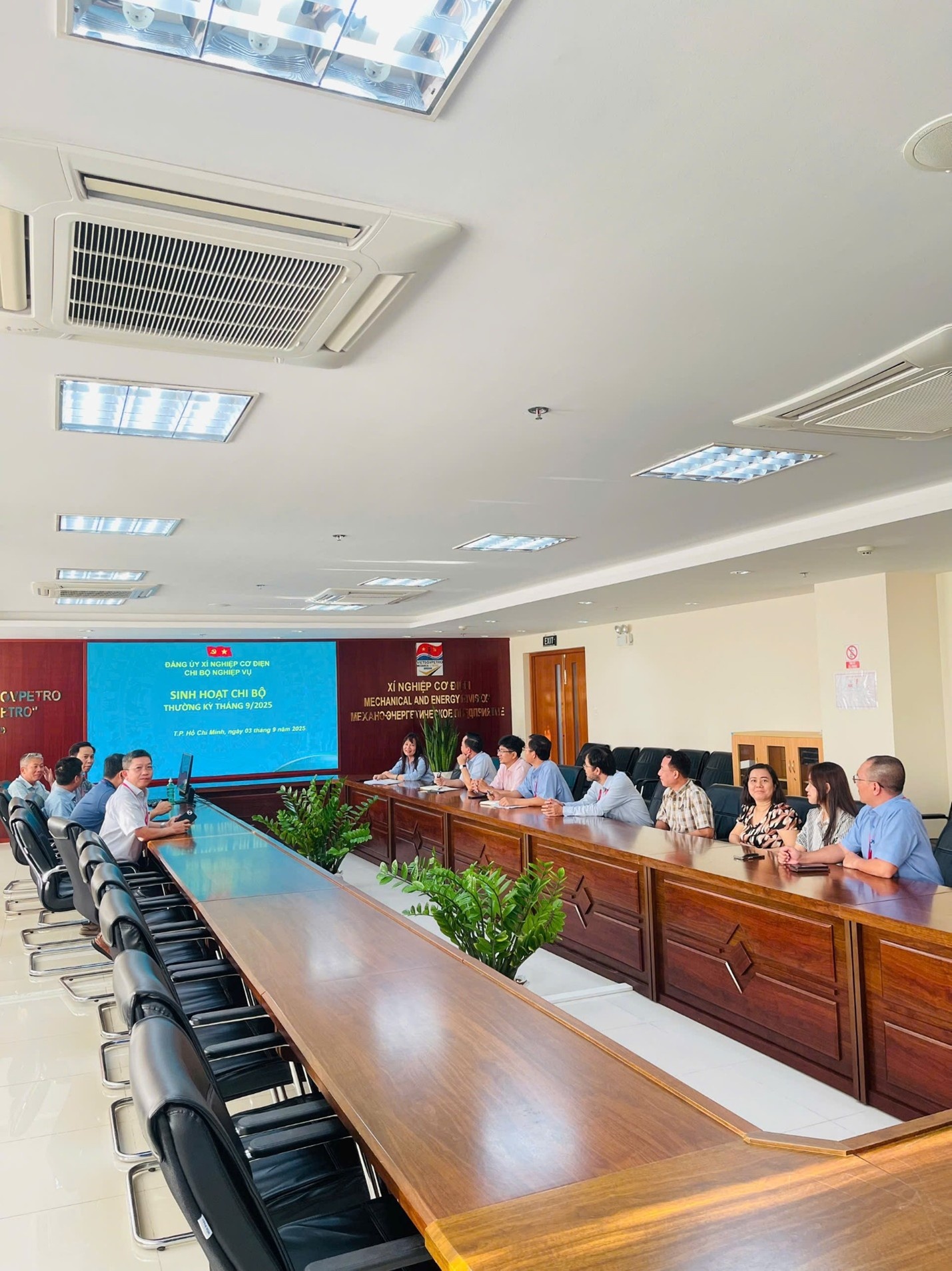 Đảng bộ Vietsovpetro triển khai thực hiện Chỉ thị 50 về nâng cao chất lượng sinh hoạt chi bộ