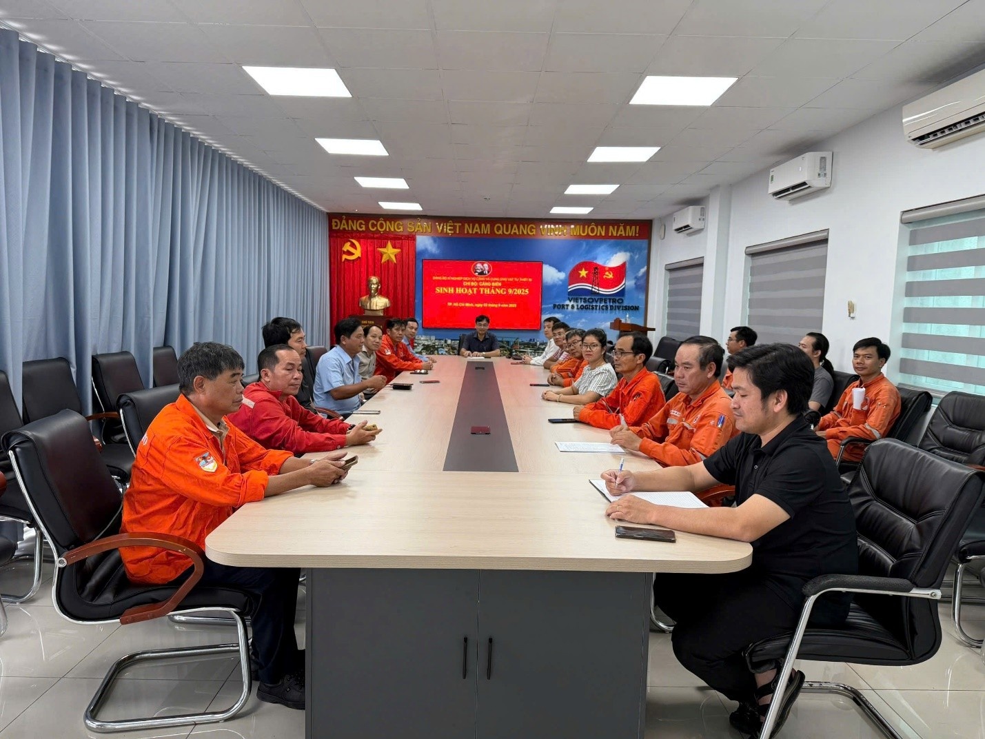 Đảng bộ Vietsovpetro triển khai thực hiện Chỉ thị 50 về nâng cao chất lượng sinh hoạt chi bộ