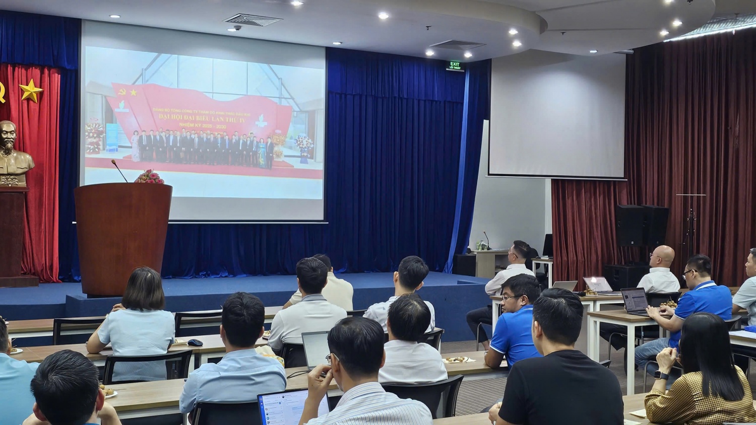 Đảng bộ Nghiên cứu Khoa học và Đào tạo đổi mới và nâng cao chất lượng sinh hoạt chi bộ