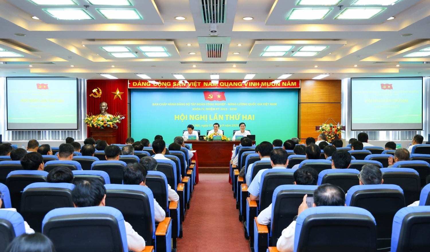 Sinh hoạt chi bộ toàn Đảng bộ Petrovietnam: Lan tỏa tinh thần Đại hội, bồi đắp niềm tự hào 50 năm