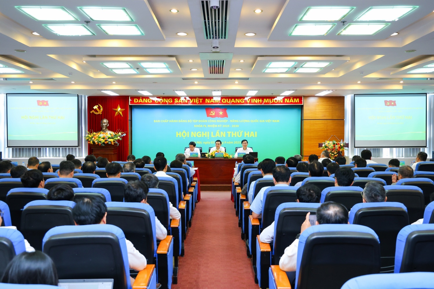 Sinh hoạt chi bộ toàn Đảng bộ Petrovietnam: Lan tỏa tinh thần Đại hội, bồi đắp niềm tự hào 50 năm