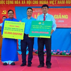 Phân bón Cà Mau dành hơn 3 tỷ đồng trao học bổng năm học mới 2025–2026