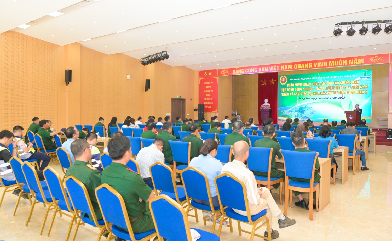 Toàn cảnh buổi làm việc