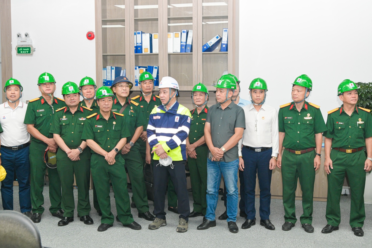 [Chùm ảnh] Hội CCB Petrovietnam thăm Nhà máy Nhiệt điện Thái Bình 2 và Khu lưu niệm Công trình Dầu khí đầu tiên