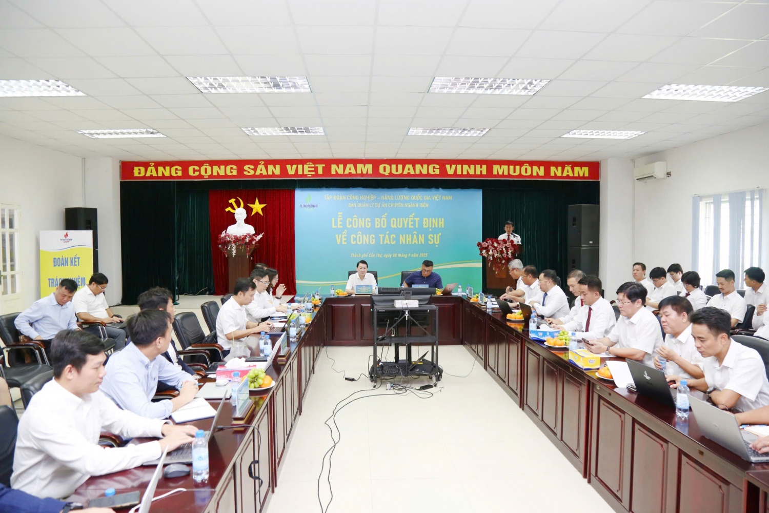 PVPMB công bố và trao Quyết định bổ nhiệm 3 Phó Giám đốc Ban QLDA chuyên ngành Điện