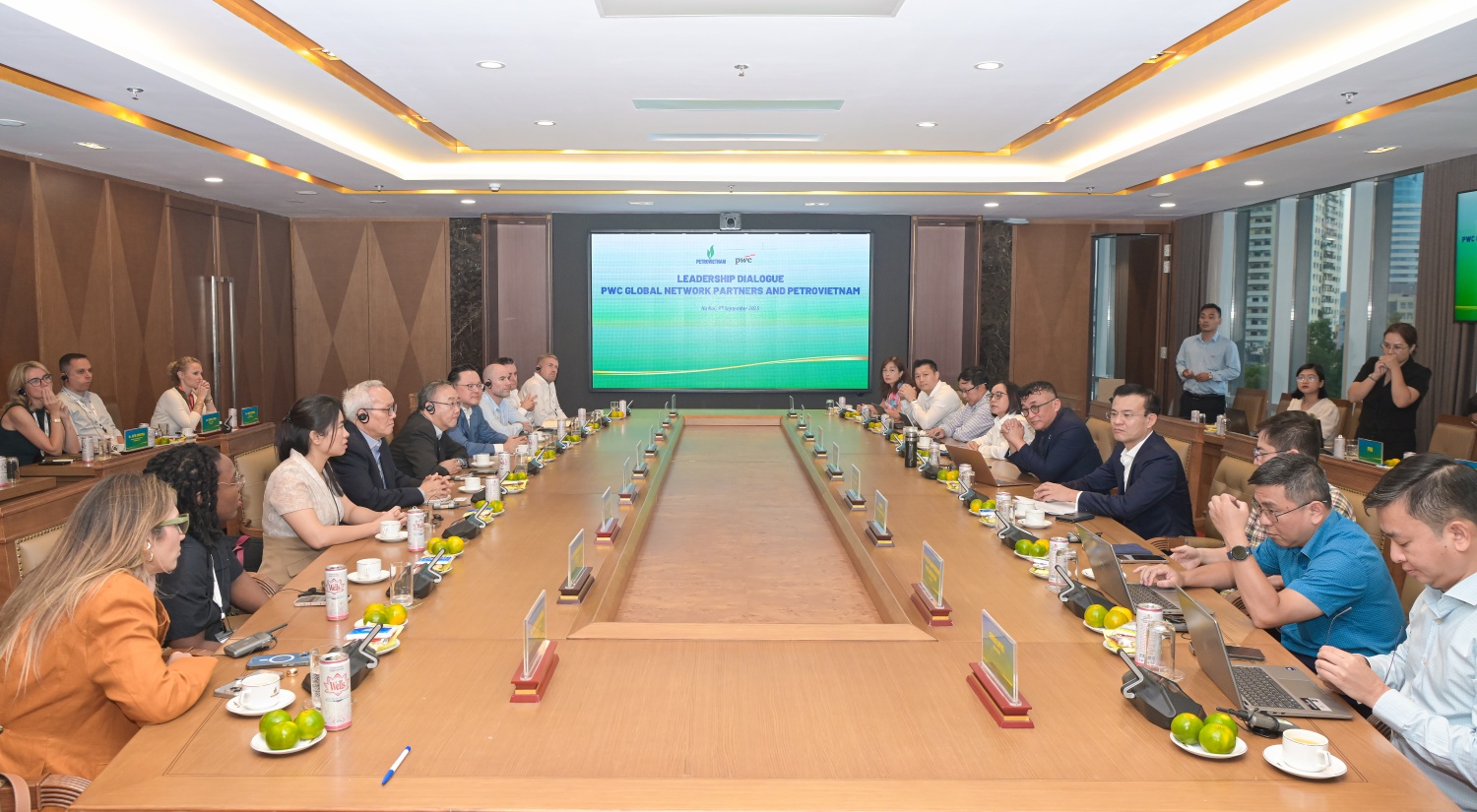 Toàn cảnh buổi làm việc