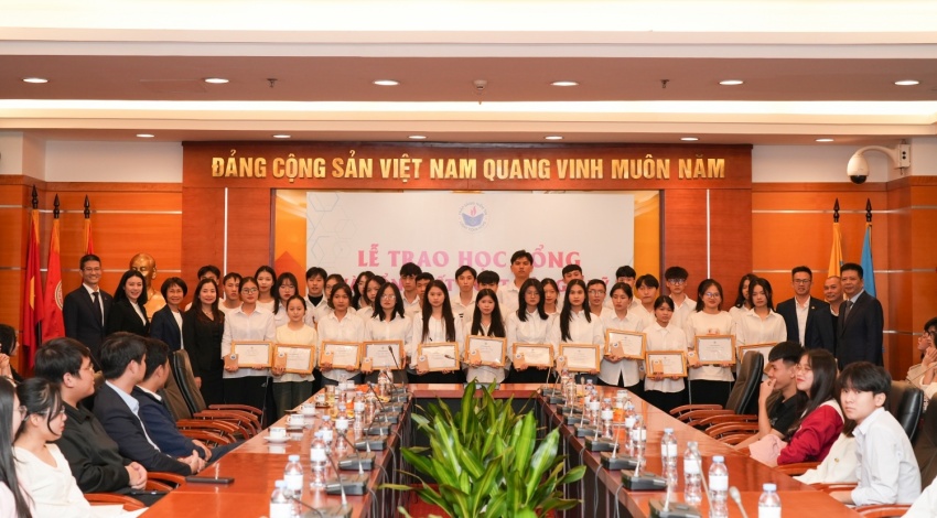 Quỹ “Thắp Sáng Niềm Tin” trao học bổng năm 2024 tại khu vực phía Bắc
