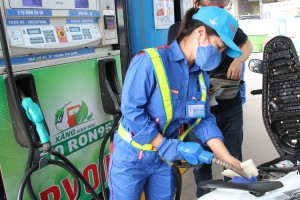Giá xăng giảm nhẹ, dầu diesel và dầu hỏa tiếp tục tăng