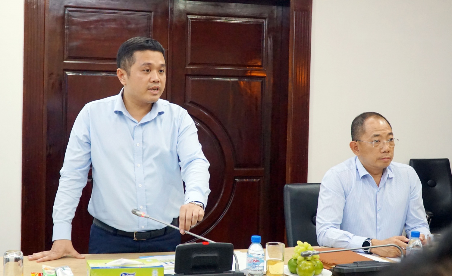 Tổng Giám đốc PVOIL Nguyễn Đăng Trình báo cáo tại buổi làm việc Tổng Giám đốc PVOIL Nguyễn Đăng Trình báo cáo tại buổi làm việc