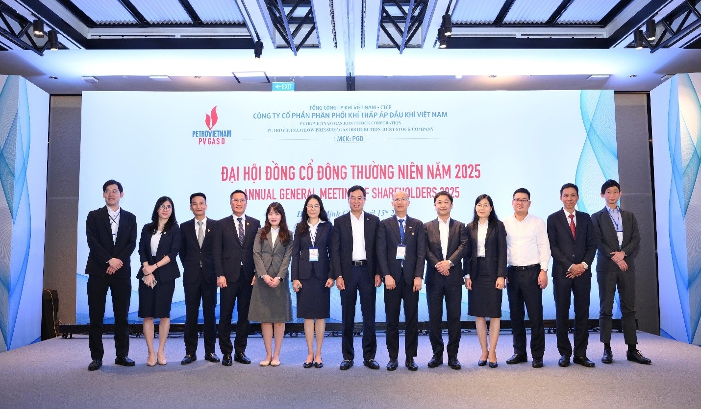 Ban lãnh đạo PV GAS D và các cổ đông lớn tại Đại hội đồng cổ đông thường niên năm 2025 Ban lãnh đạo PV GAS D và các cổ đông lớn tại Đại hội đồng cổ đông thường niên năm 2025