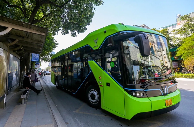 Hà Nội và TP HCM cần sớm công bố lộ trình chuyển đổi phương tiện giao thông xanh