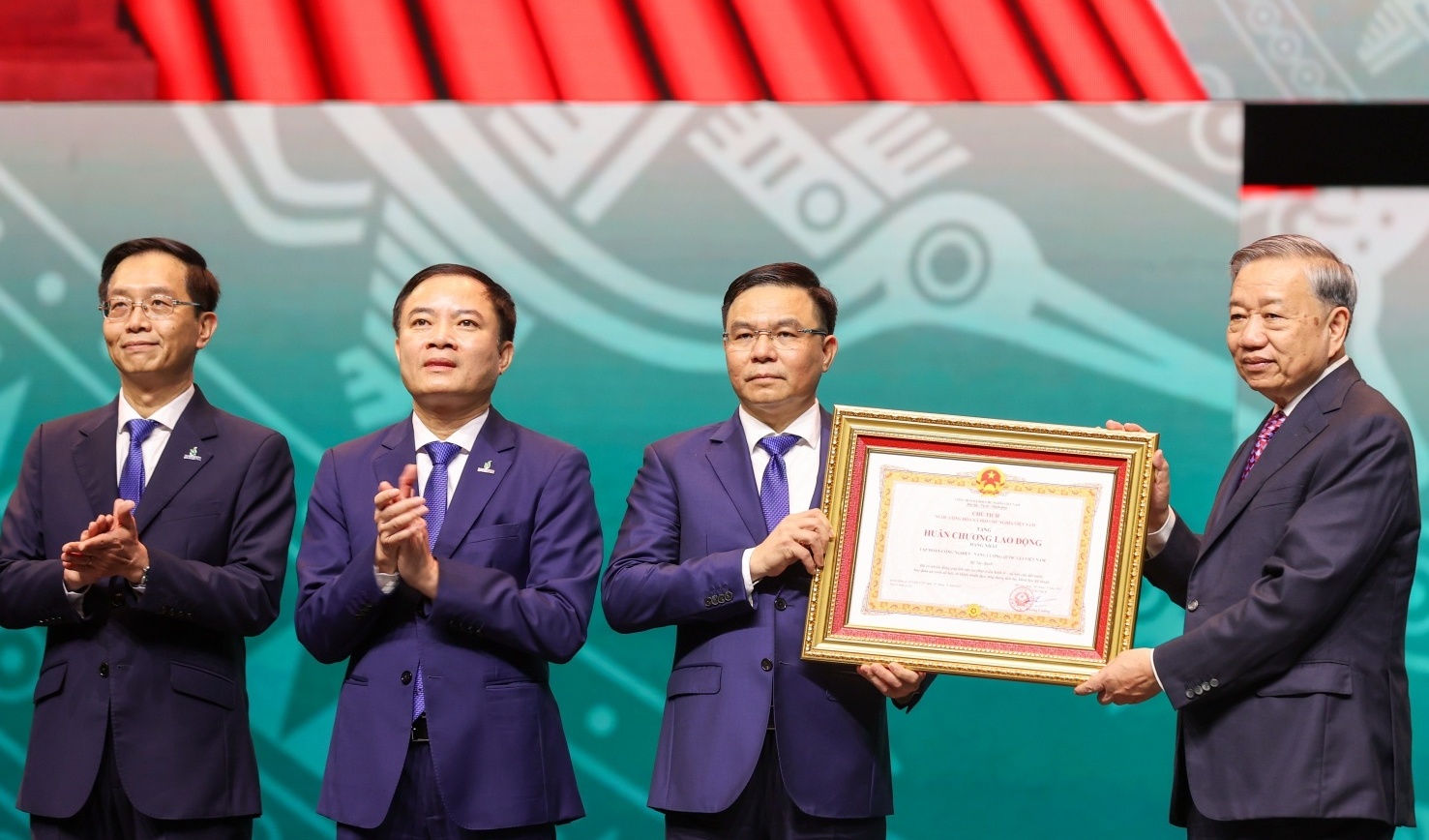 [VIDEO] "Dòng điện vàng" giữa đại ngàn Tây Nguyên