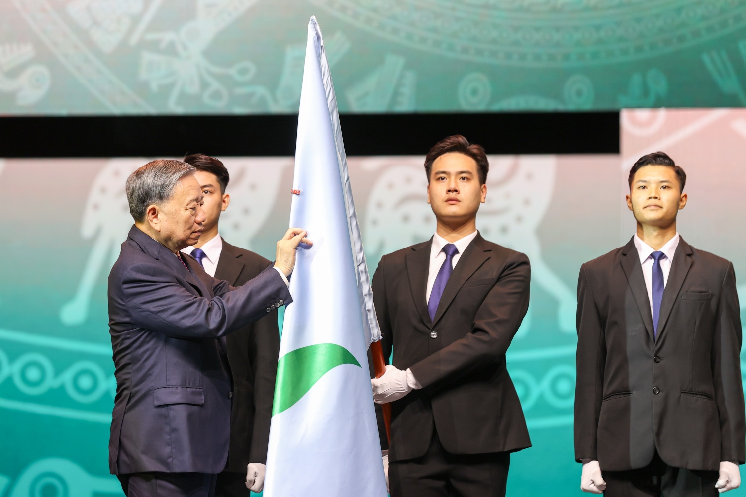 Tiếp lửa tự hào, phấn đấu hoàn thành xuất sắc nhiệm vụ SXKD cả năm 2025