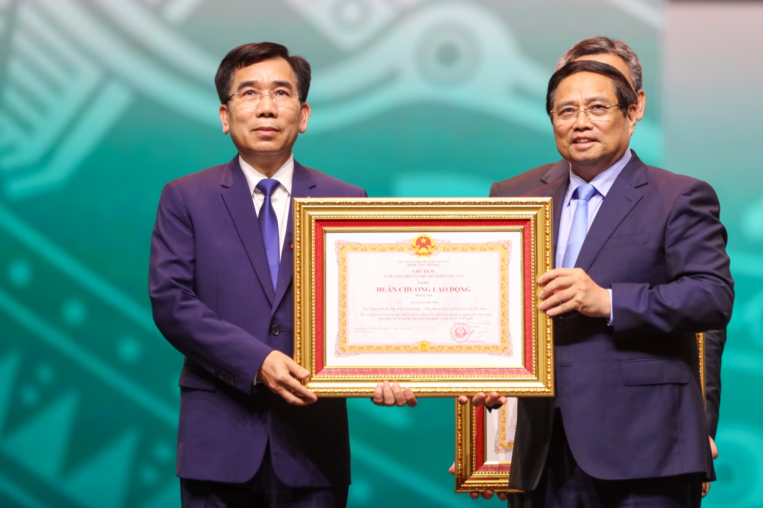 Petrovietnam đón nhận Huân chương Lao động hạng Nhất Petrovietnam đón nhận Huân chương Lao động hạng Nhất