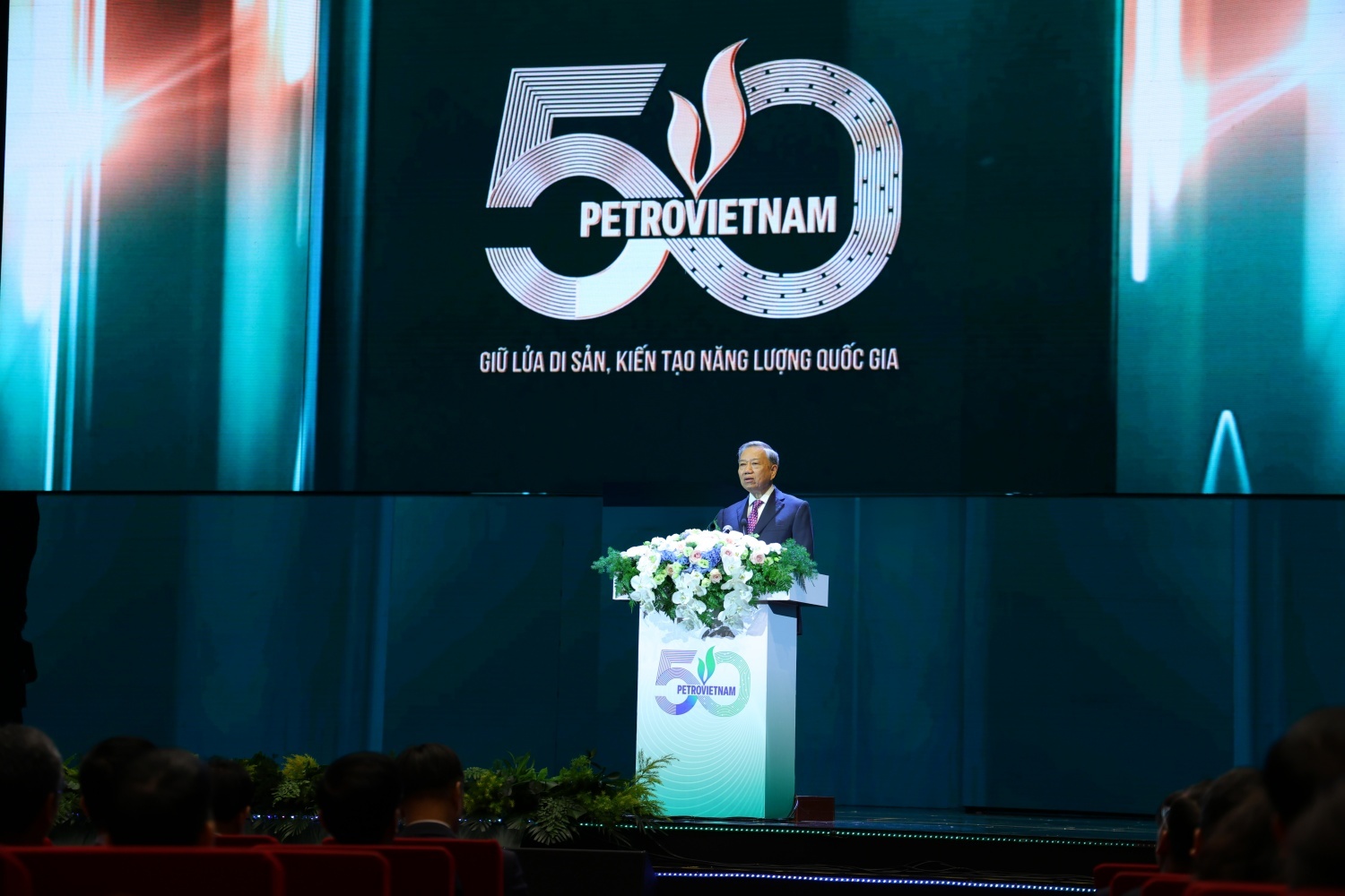 50 năm dồn lại một ngày vinh quang