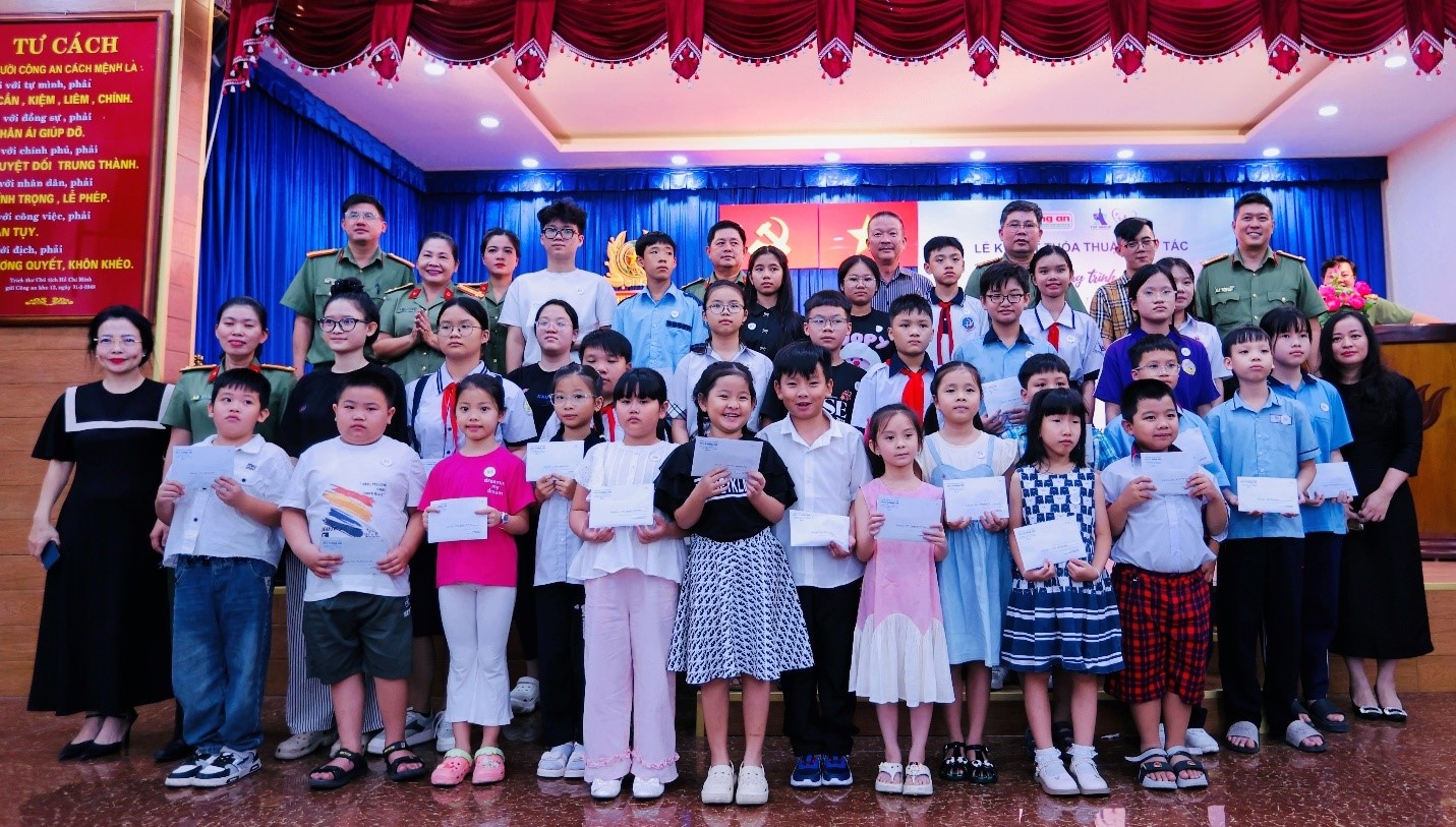 Sau Hà Nội, Tân Hiệp Phát tiếp tục bảo trợ con em cán bộ chiến sĩ công an có hoàn cảnh khó khăn tại TP HCM