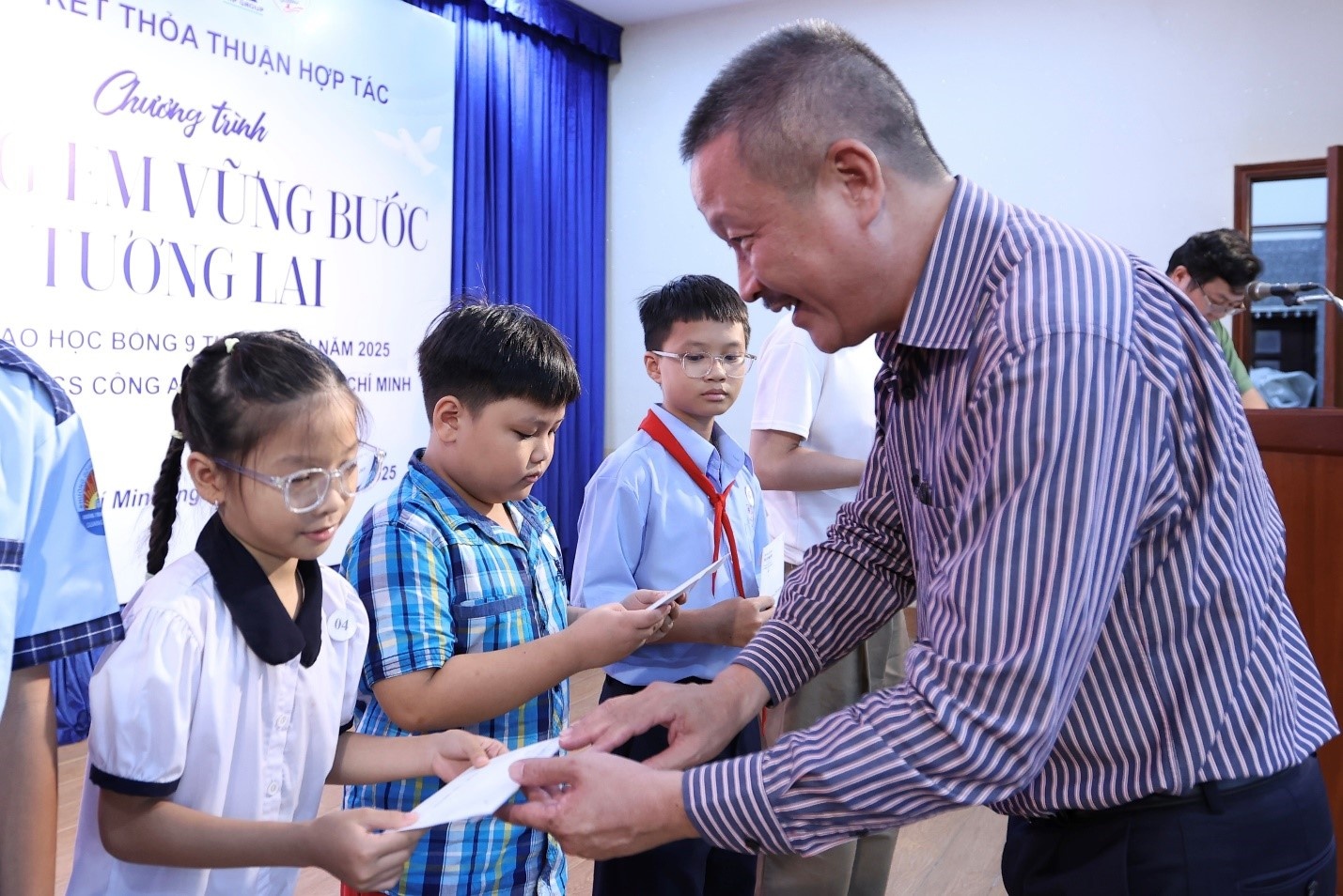 Sau Hà Nội, Tân Hiệp Phát tiếp tục bảo trợ con em cán bộ chiến sĩ công an có hoàn cảnh khó khăn tại TP HCM