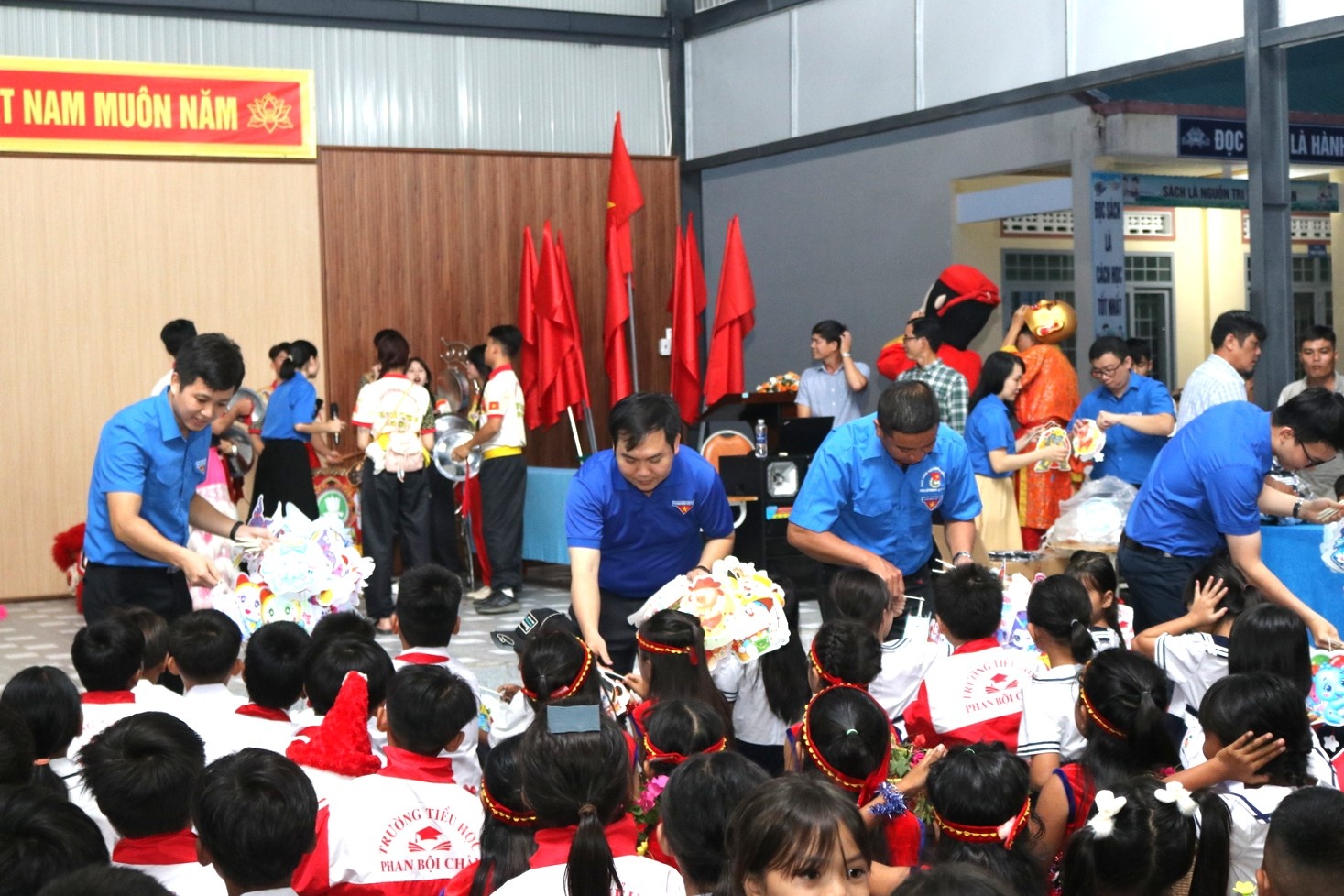 Đoàn Thanh niên POS trao tặng nhà ăn bán trú cho trường tiểu học vùng cao