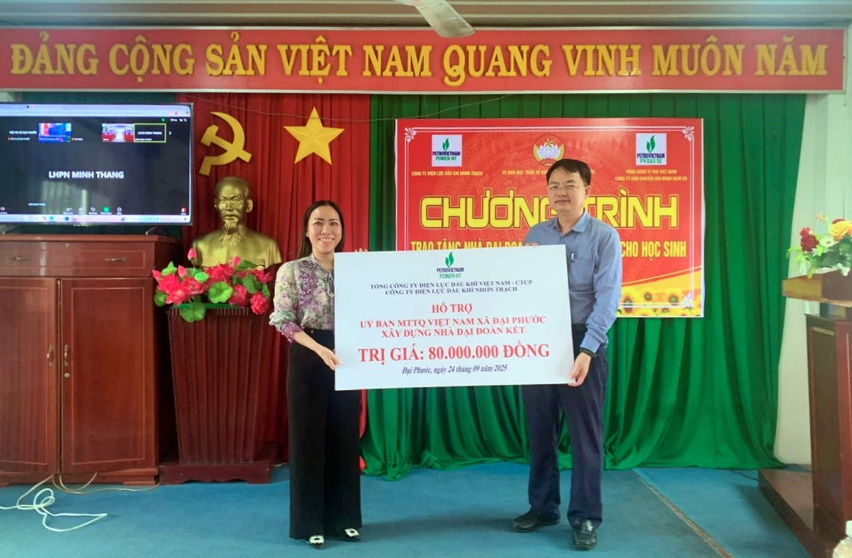 PV Power NT và PV GAS SE trao tặng Nhà đại đoàn kết và học bổng tại Đồng Nai
