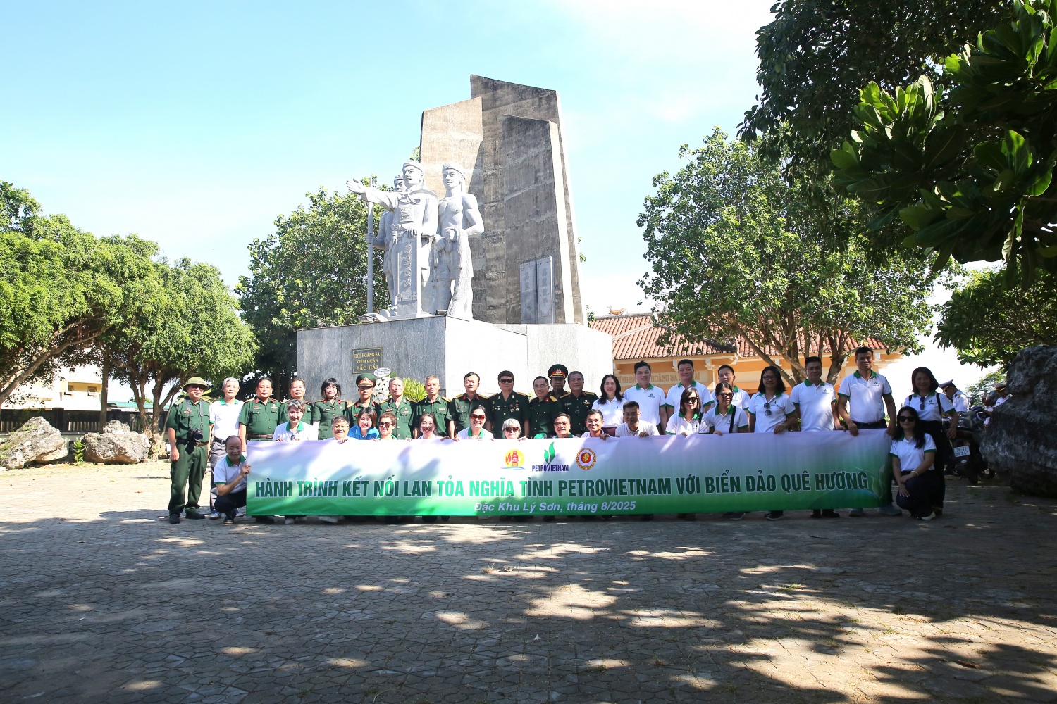 CLB Dầu khí Trường Sa chào mừng 50 năm thành lập Petrovietnam