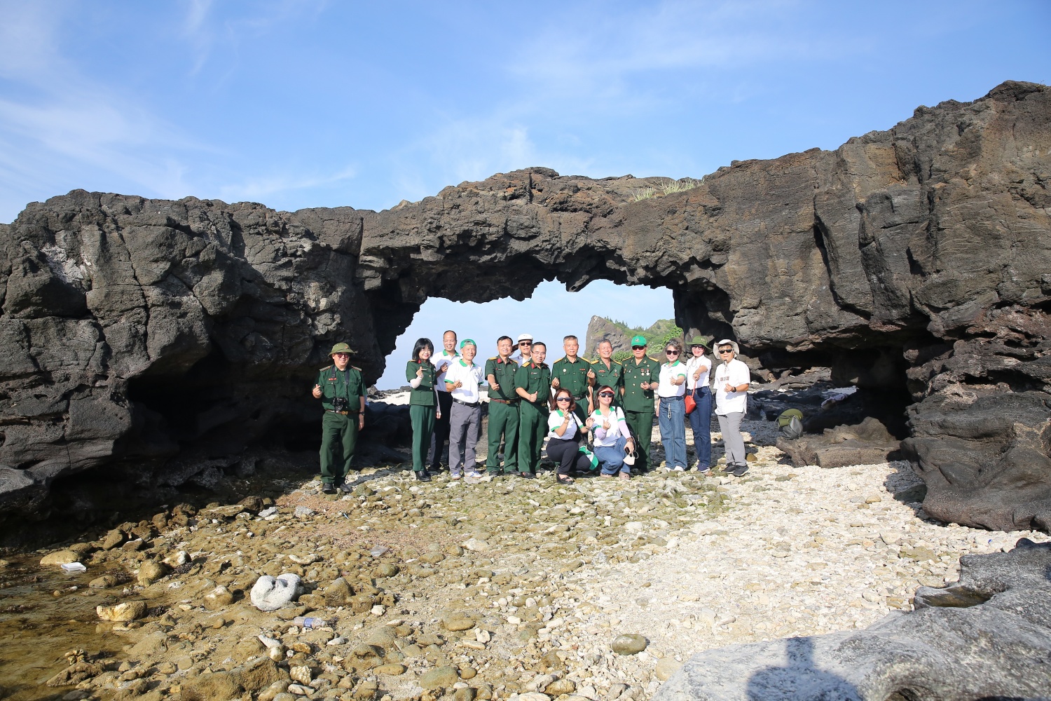 CLB Dầu khí Trường Sa chào mừng 50 năm thành lập Petrovietnam