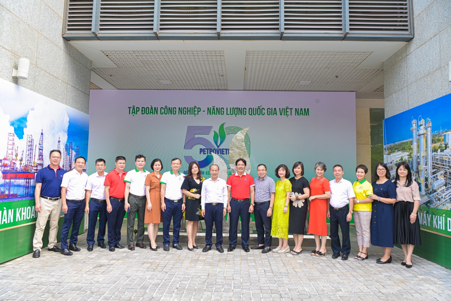 CLB Dầu khí Trường Sa chào mừng 50 năm thành lập Petrovietnam