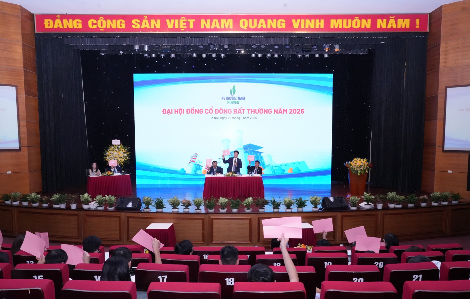 Các cổ đông biểu quyết tại Đại hội Các cổ đông biểu quyết tại Đại hội