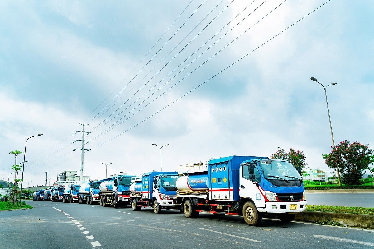 Hệ thống xe bồn vận chuyển xăng dầu của PVOIL Hải Phòng được trang bị đồng bộ và có thể đa dạng hình thức vận tải