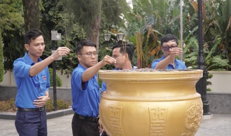 Đoàn Thanh niên PETROCONs dâng hương tưởng niệm Anh hùng liệt sĩ Võ Thị Sáu và Khu di tích Minh Đạm