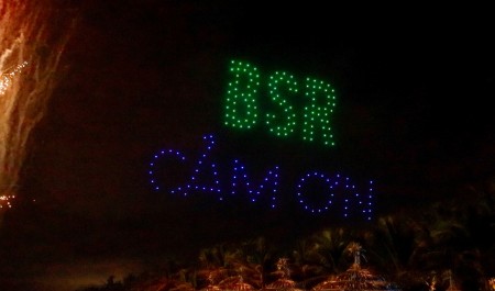 Chiêm ngưỡng màn Drone Show ngoạn mục “BSR kết nối quá khứ - hiện tại - tương lai”