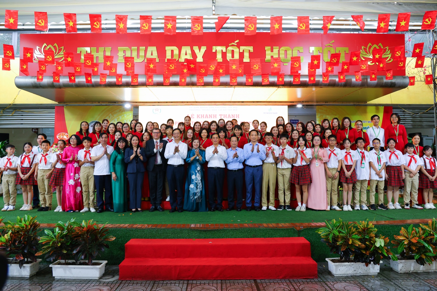 Khánh thành 2 phòng thực hành STEM tại THCS Tây Mỗ và Tây Mỗ 3 Petrovietnam tiên phong phát triển giáo dục STEM: Khánh thành 2 phòng học tại THCS Tây Mỗ và Tây Mỗ 3