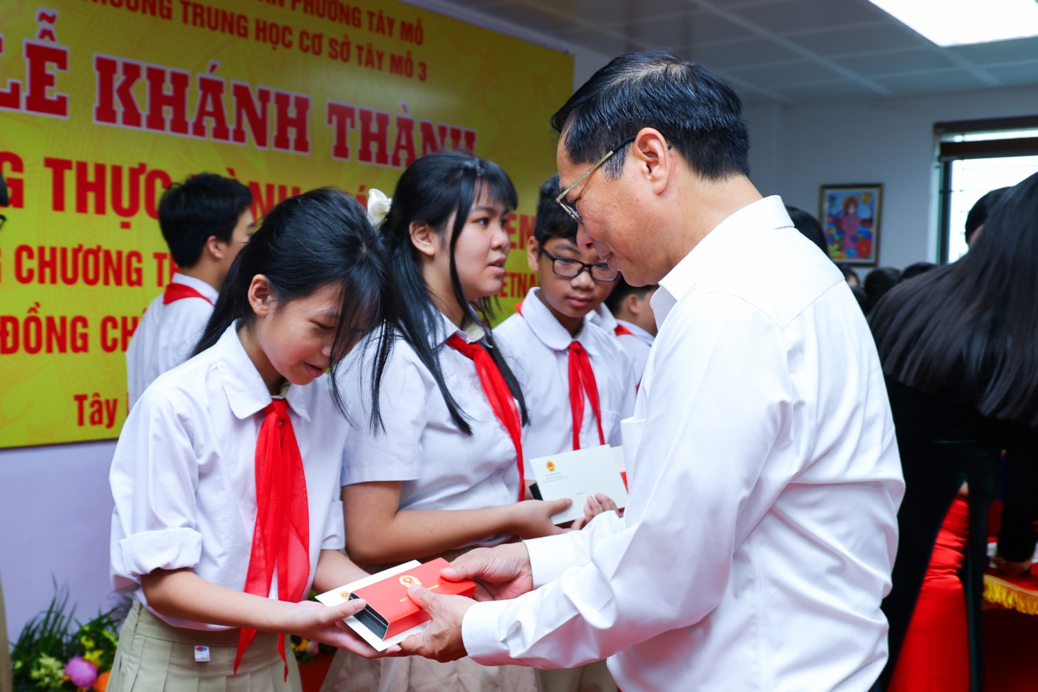 Khánh thành 2 phòng thực hành STEM tại THCS Tây Mỗ và Tây Mỗ 3 Petrovietnam tiên phong phát triển giáo dục STEM: Khánh thành 2 phòng học tại THCS Tây Mỗ và Tây Mỗ 3